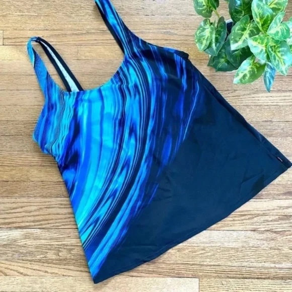 NWT Reebok Glowing Strong Printed Scoop Neck Blue Tankini Swim Top Size 18 - Picture 2 of 9